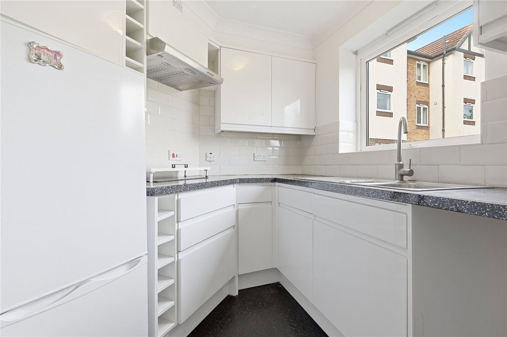 Property photo 3 of 16 Picture No. 12