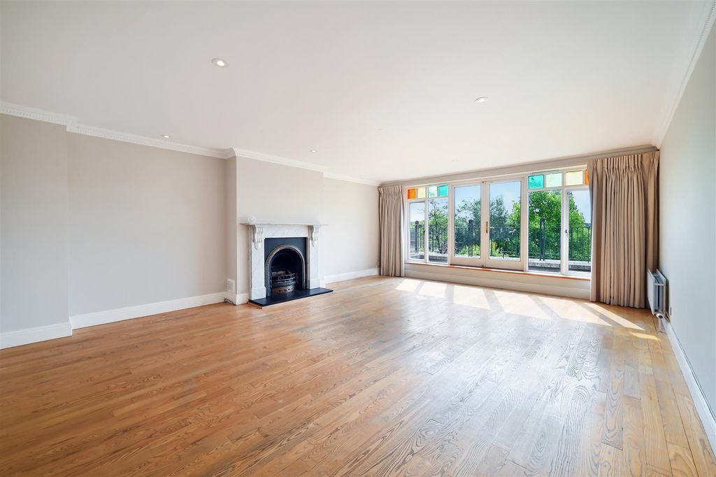 Property photo 2 of 19 Cottenham Park Road, 47A-15.Jpg