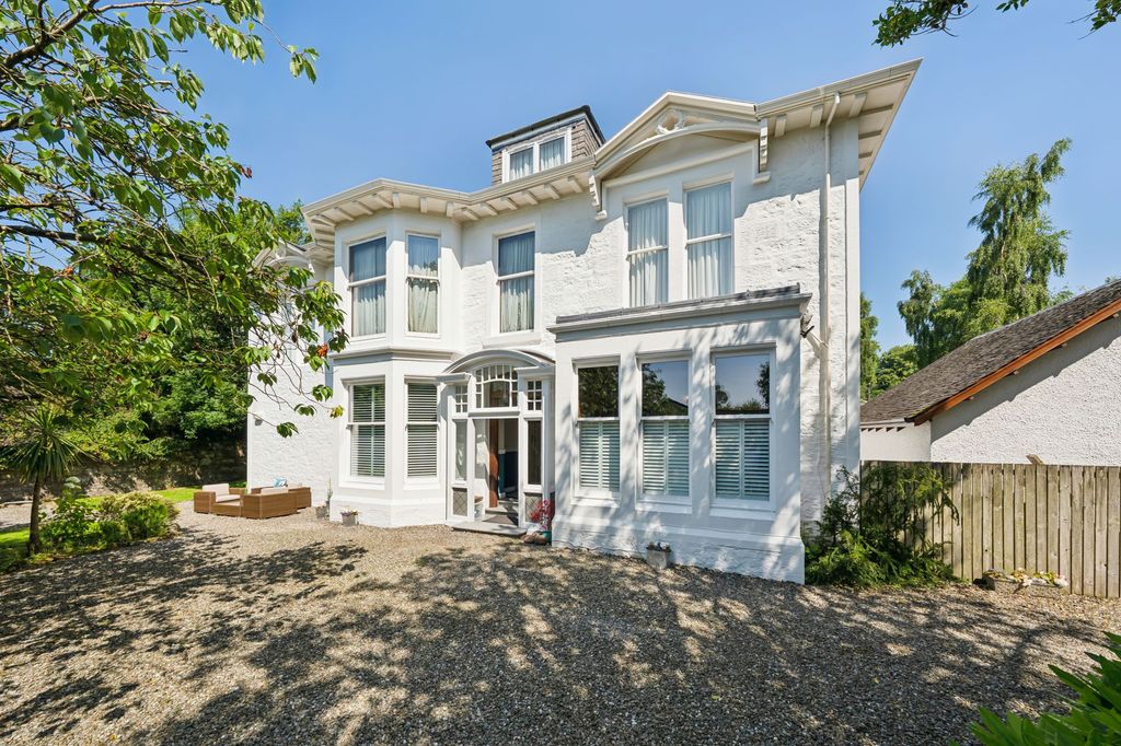Property photo 2 of 40