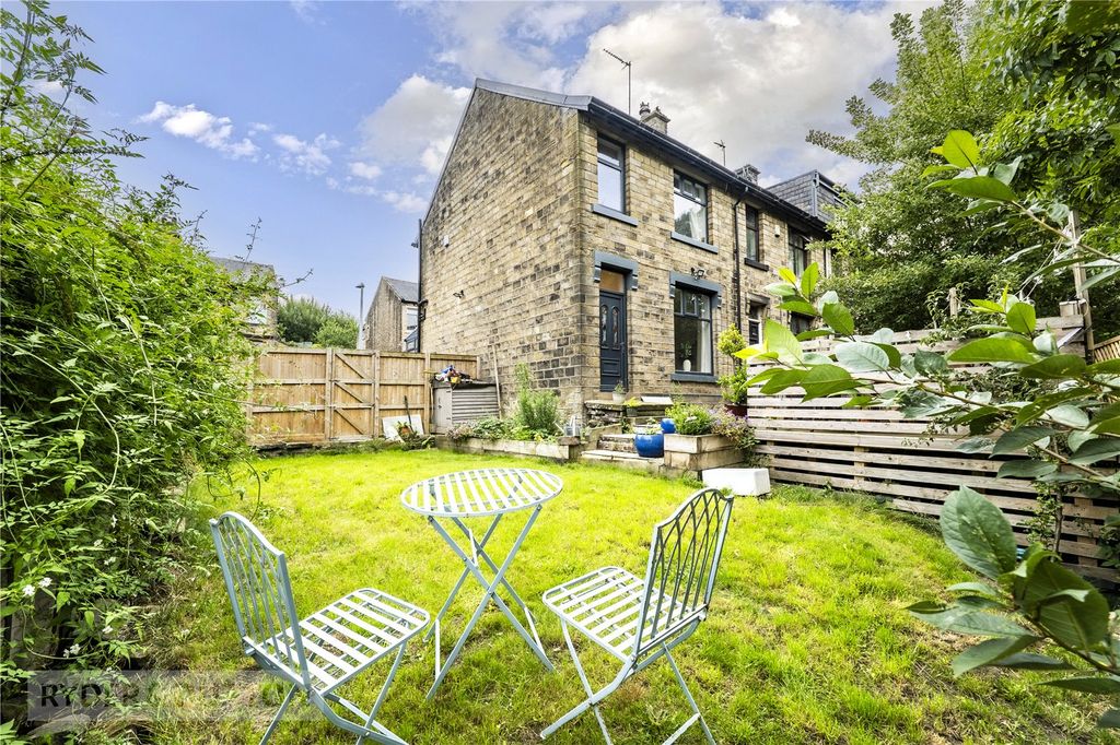 Property photo 2 of 22 Gardens
