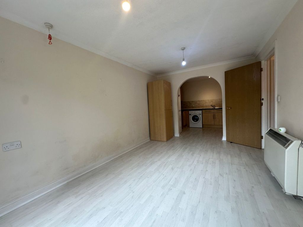 Property photo 3 of 14