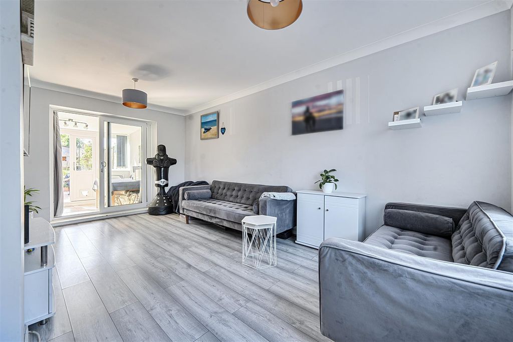Property photo 2 of 15 1471589-9-6A22F11A68B29.Jpg
