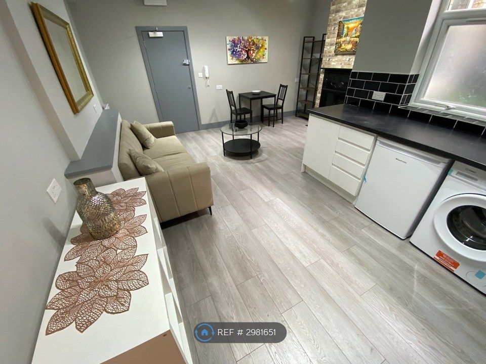 Property photo 1 of 33 Lounge