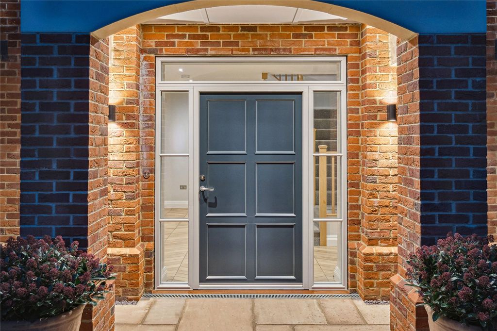 Property photo 3 of 16 Twilight