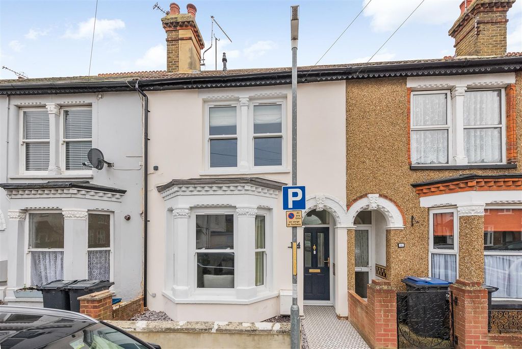Property photo 1 of 18 Regent Street, Whitstable