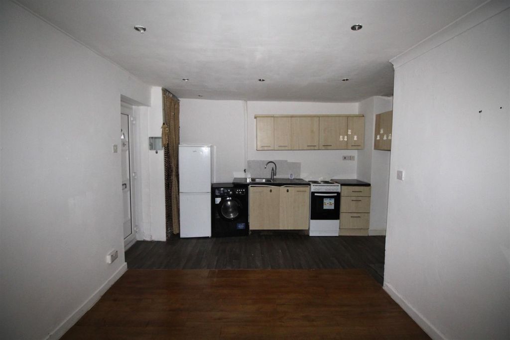 Property photo 2 of 6 999 Rec.Jpg