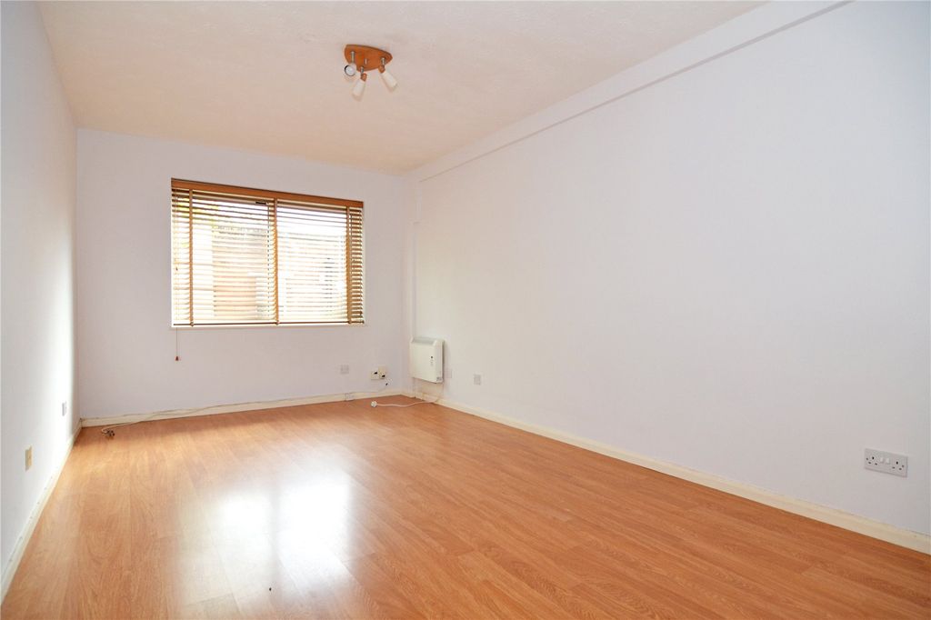 Property photo 3 of 5 Picture No. 05