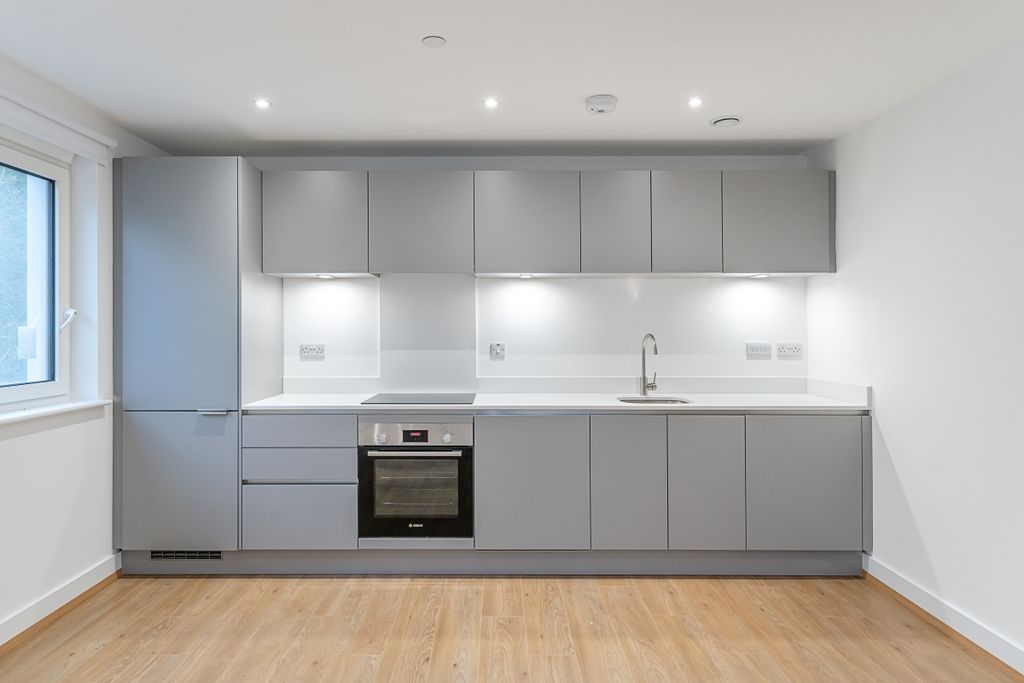 Property photo 2 of 8 Flat-72-Whyteleaf...