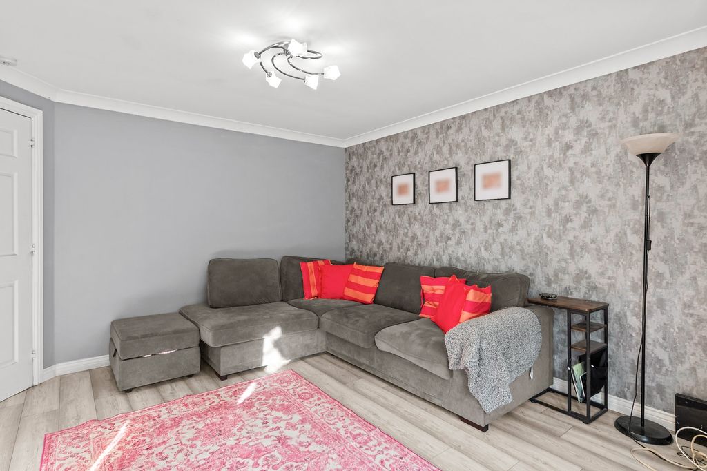 Property photo 3 of 18 5478097