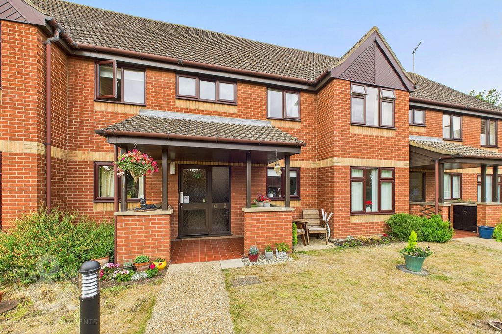 Property photo 1 of 12