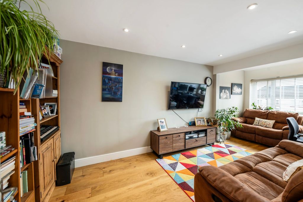 Property photo 3 of 19