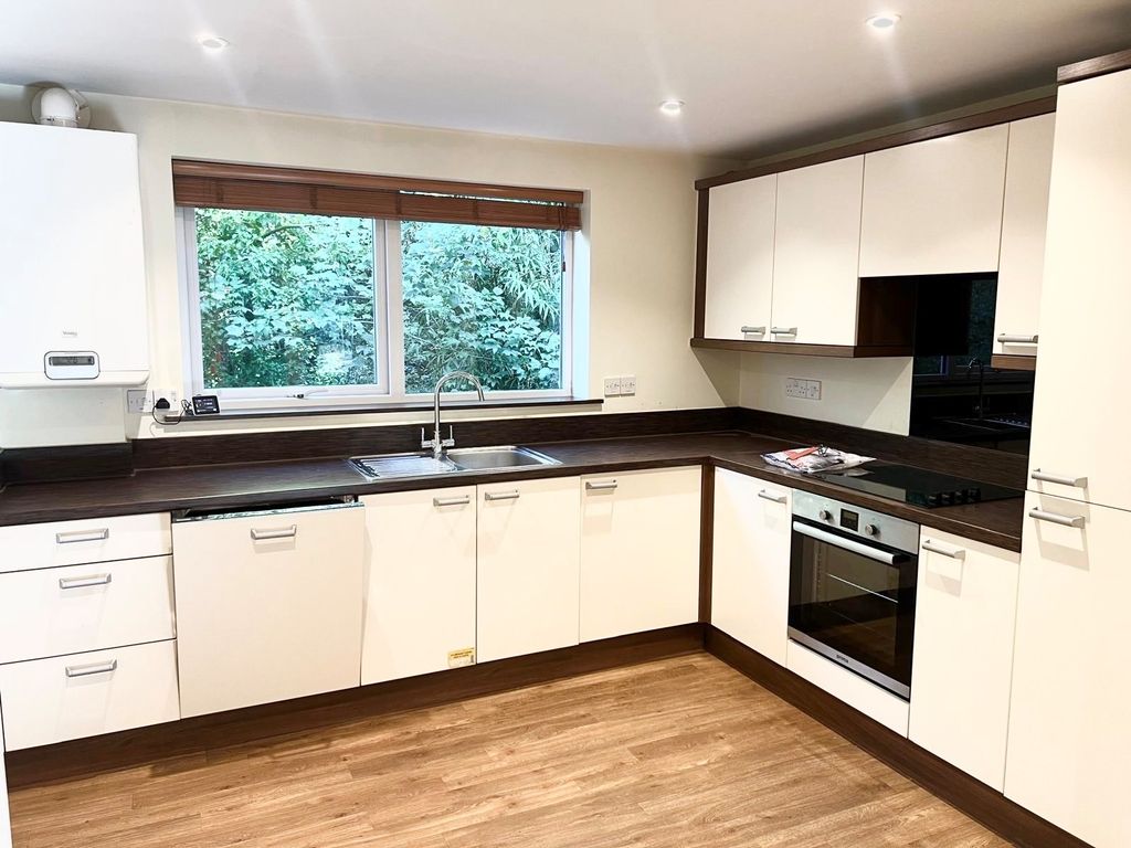 Property photo 2 of 7 Kitchen