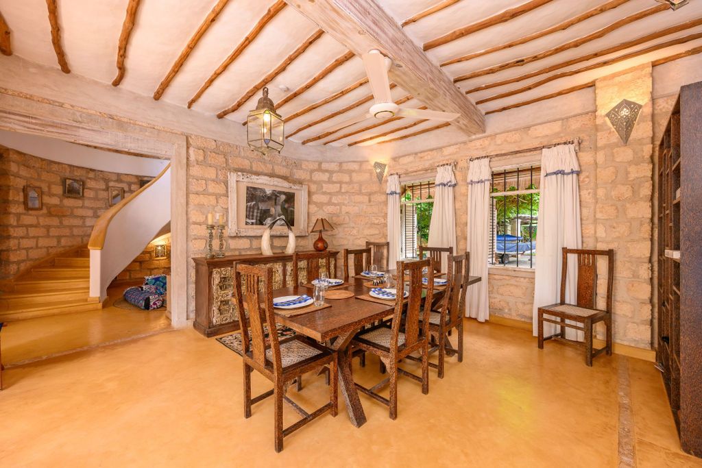 Property photo 3 of 35