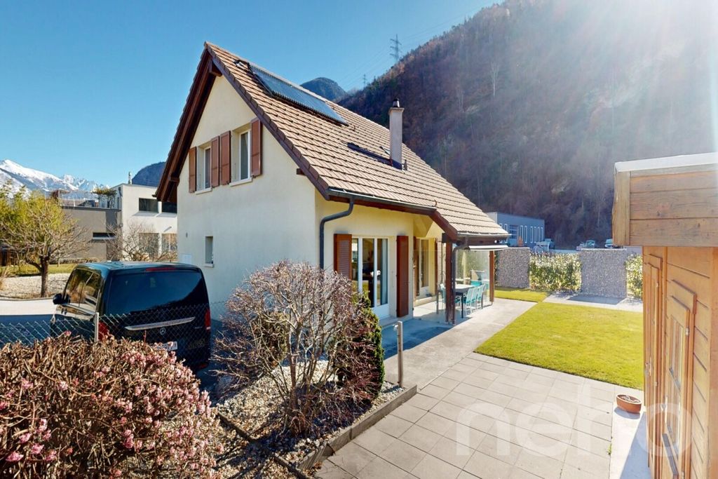 Property photo 2 of 12