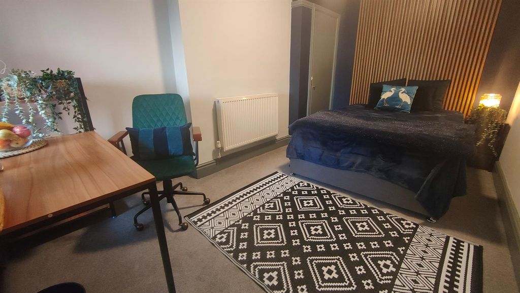 Property photo 2 of 18 Bedroom 3