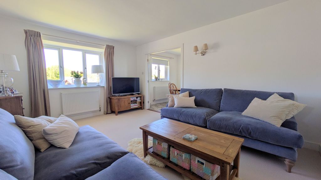 Property photo 3 of 25 Live 3