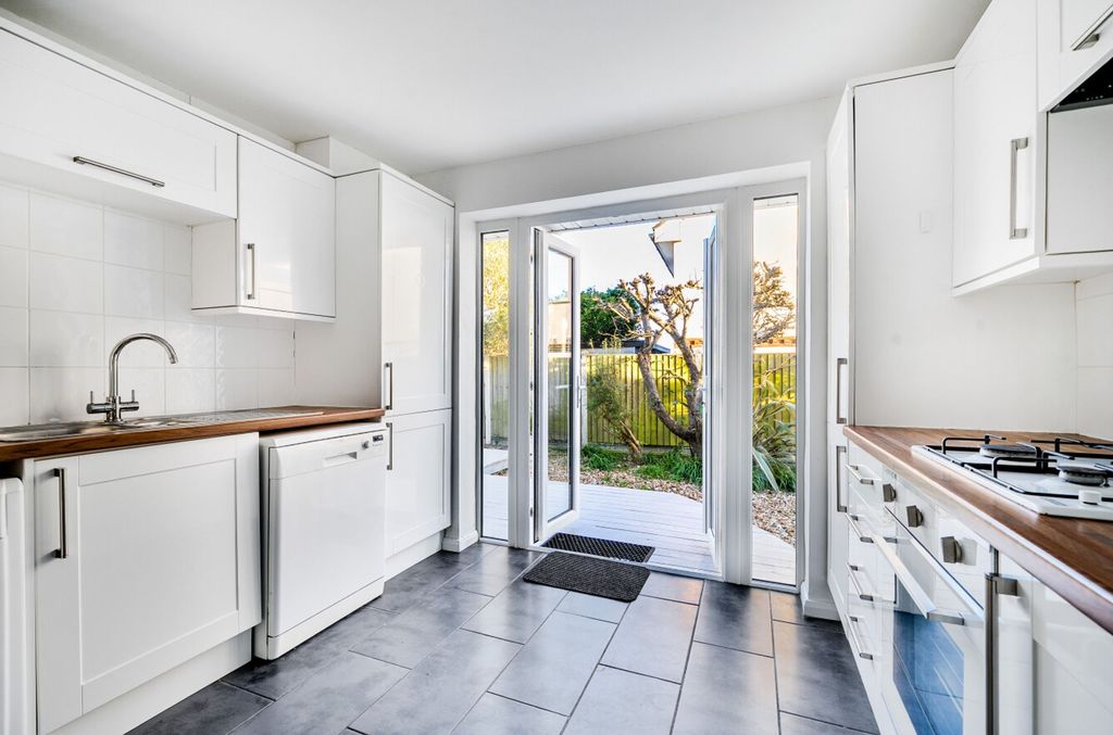 Property photo 3 of 19