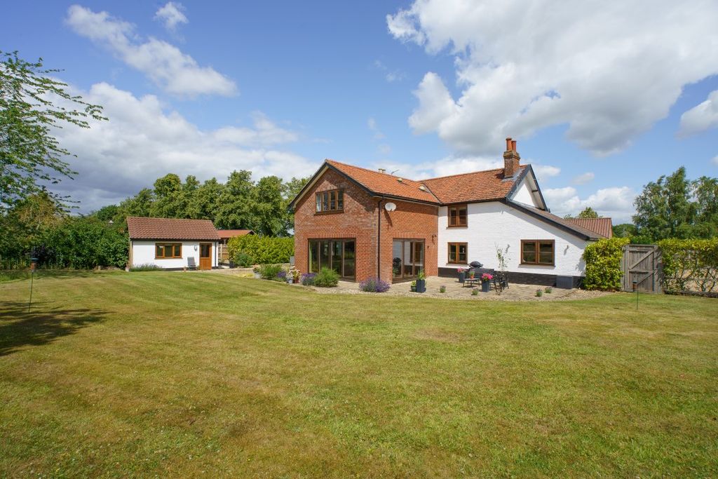 Property photo 1 of 32