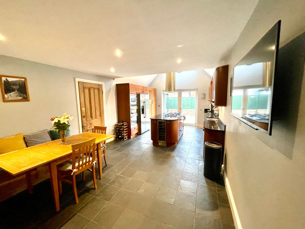 Property photo 2 of 16 Open Plan Kitchen