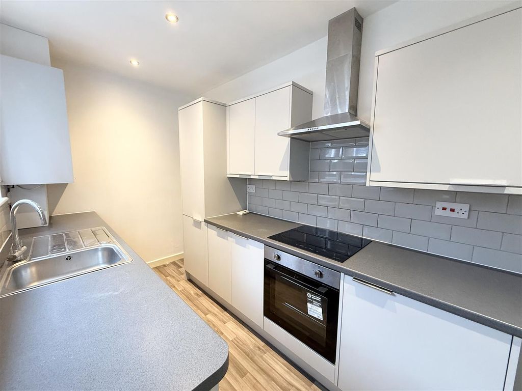 Property photo 2 of 9 Kitchen