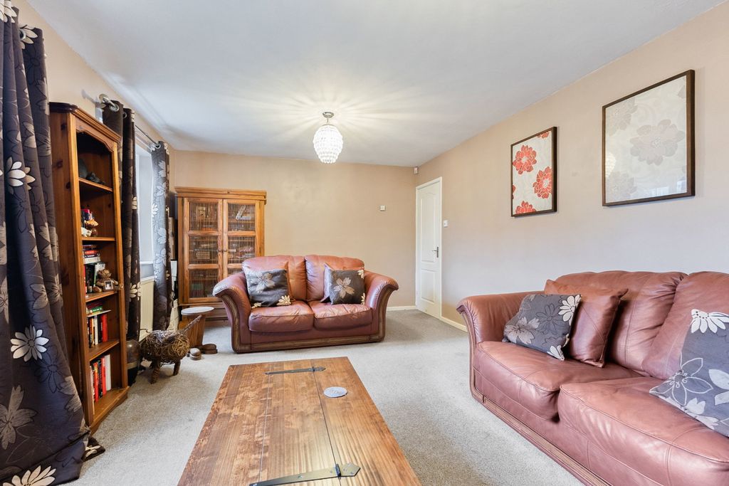 Property photo 2 of 21