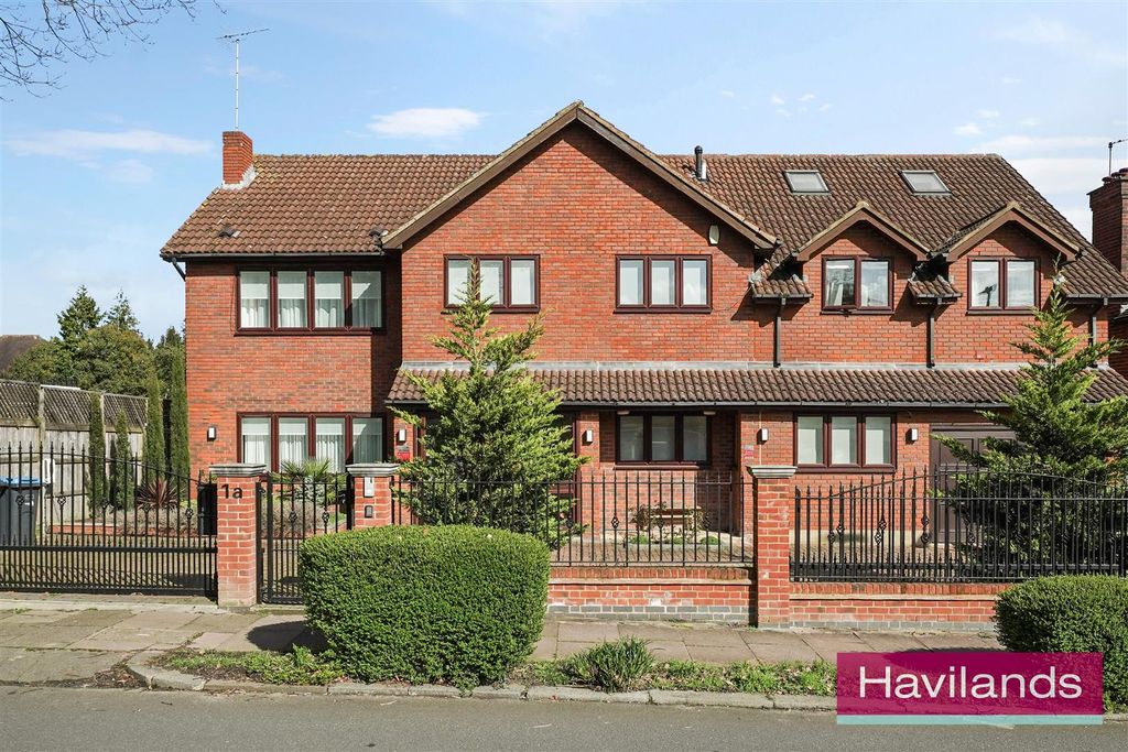 Property photo 1 of 24 Brackendale-23.Jpg