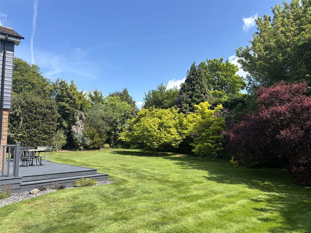 Property photo 2 of 16 Garden
