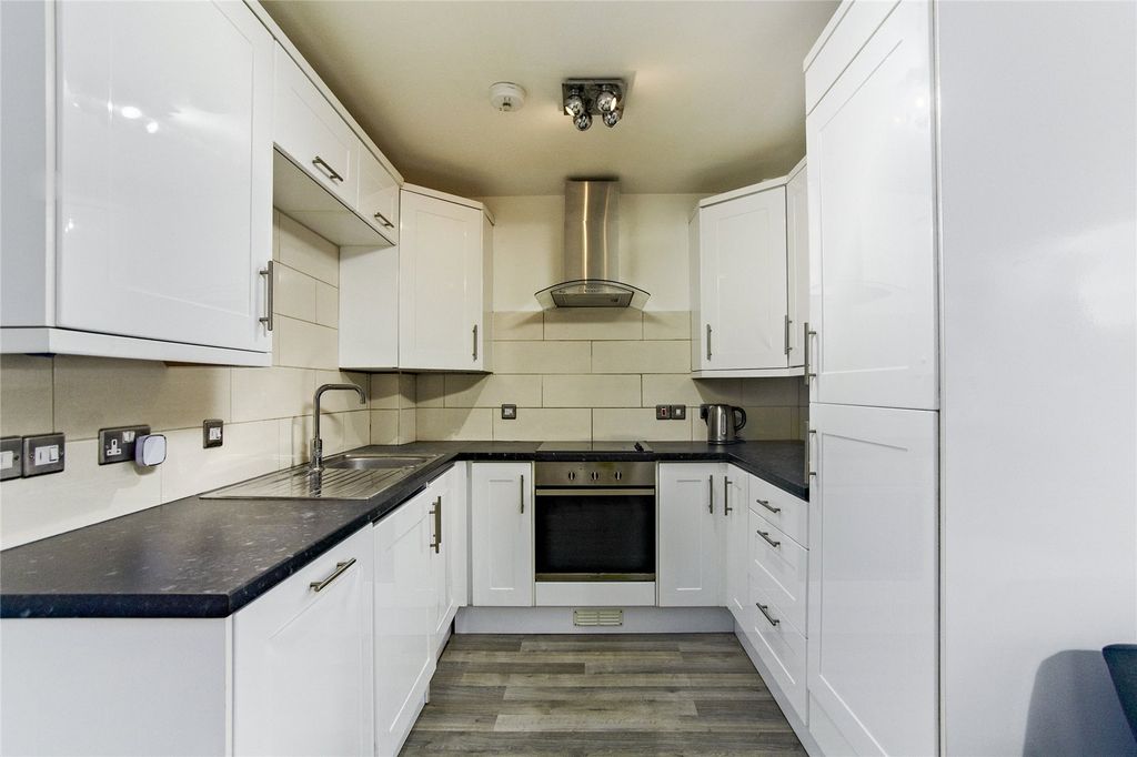 Property photo 3 of 19 Kitchen