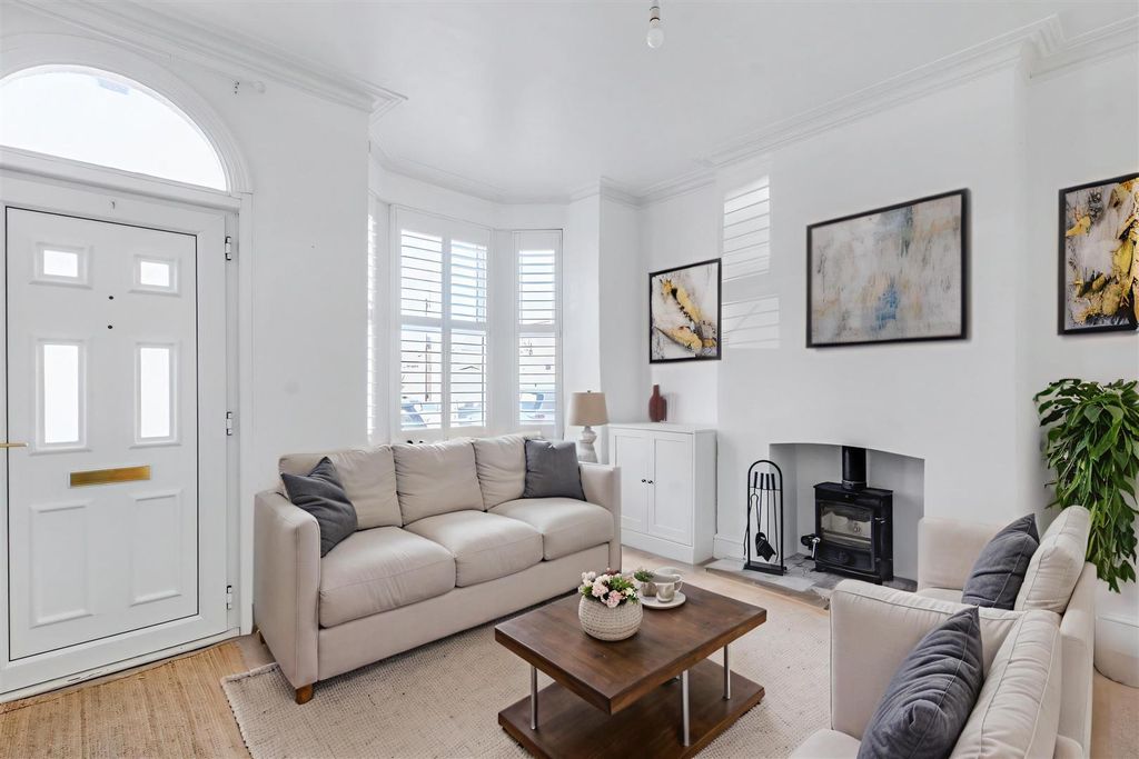 Property photo 2 of 32 Lounge_1 - 0.Jpeg