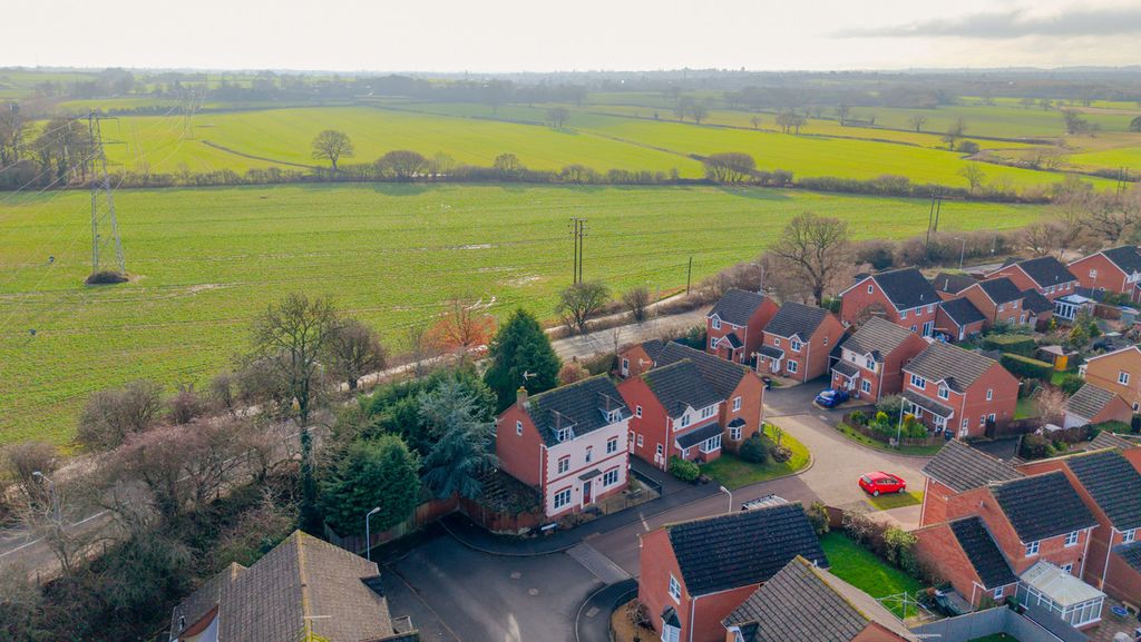 Property photo 2 of 28