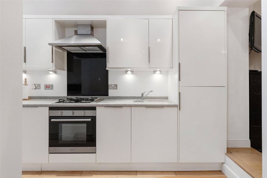 Property photo 3 of 16 Picture No. 17