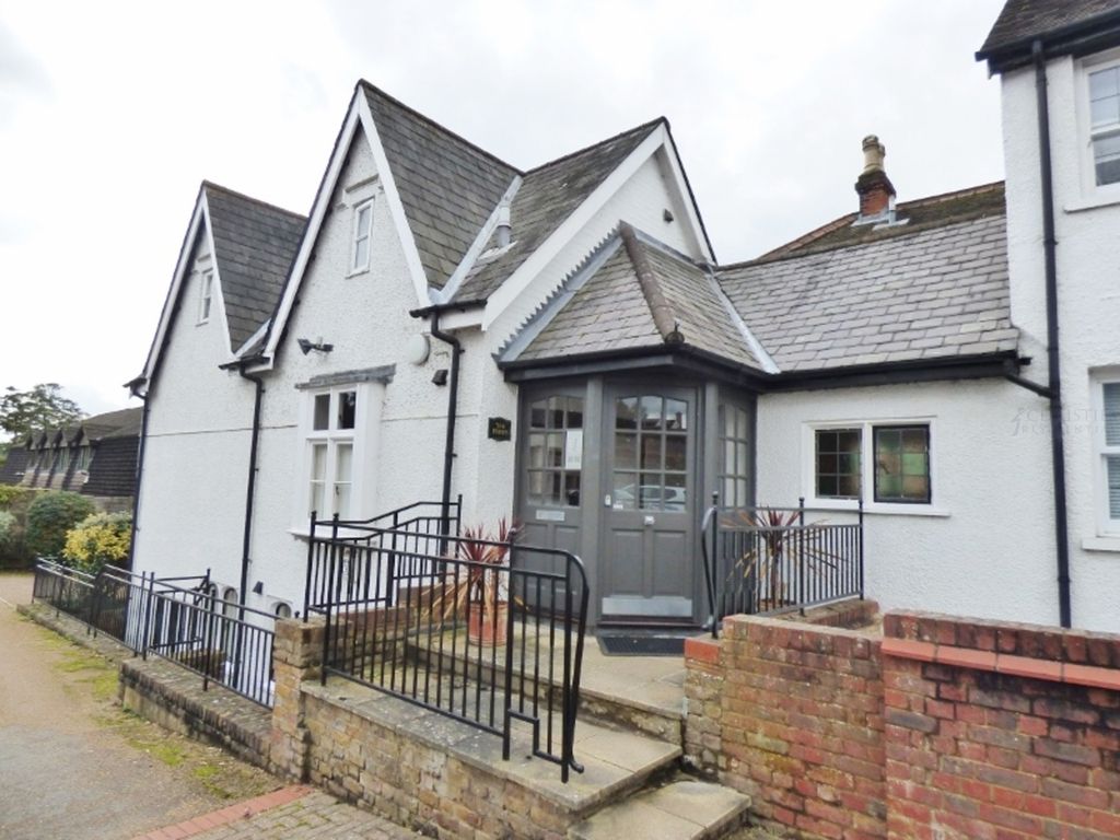 Property photo 1 of 7 Entrance