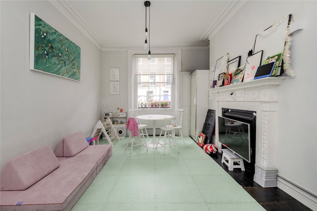 Property photo 3 of 15 Sitting Room