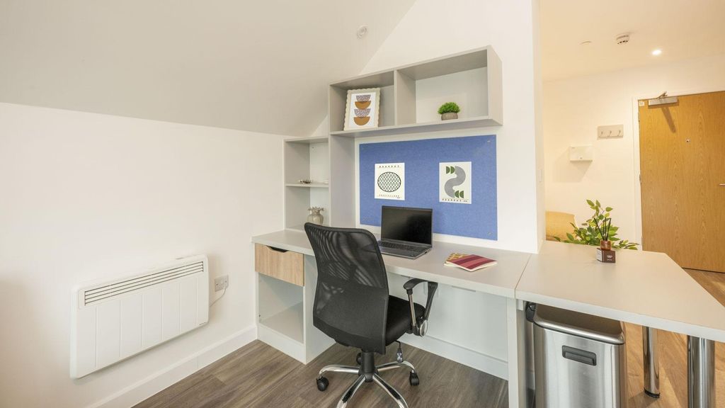 Property photo 2 of 18