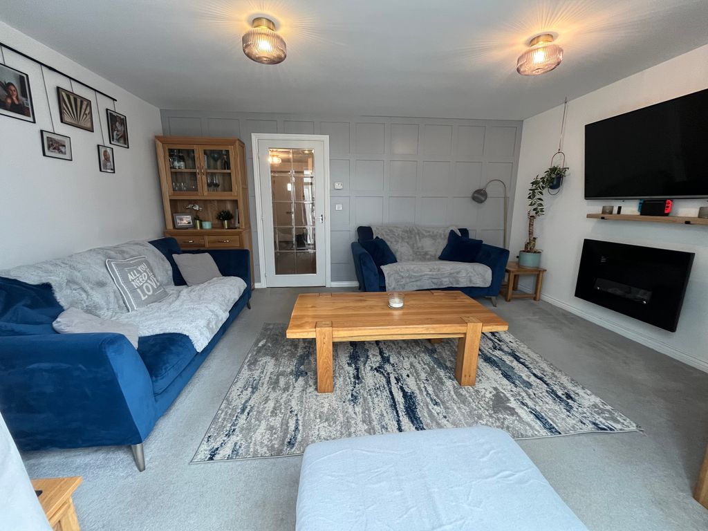 Property photo 2 of 19 Lounge