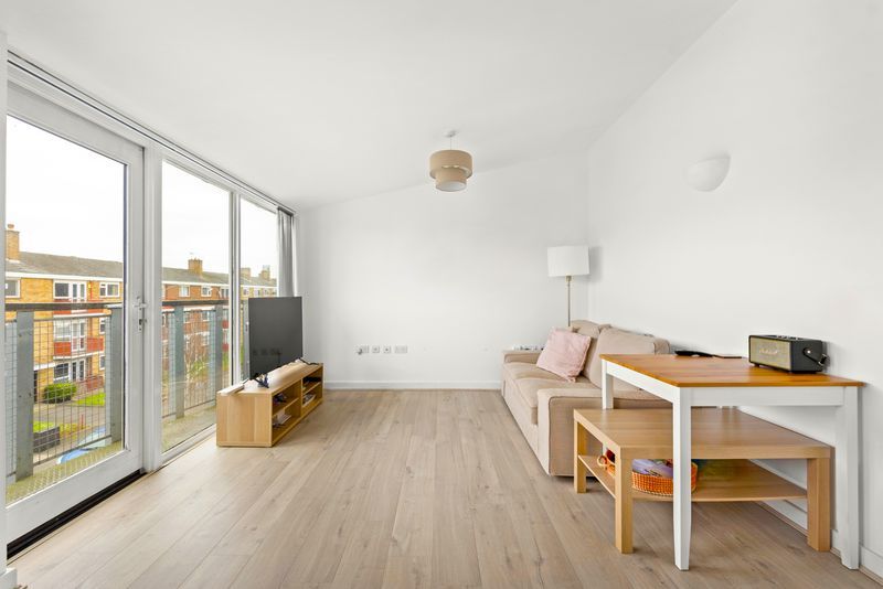 Property photo 1 of 17 Photo 6
