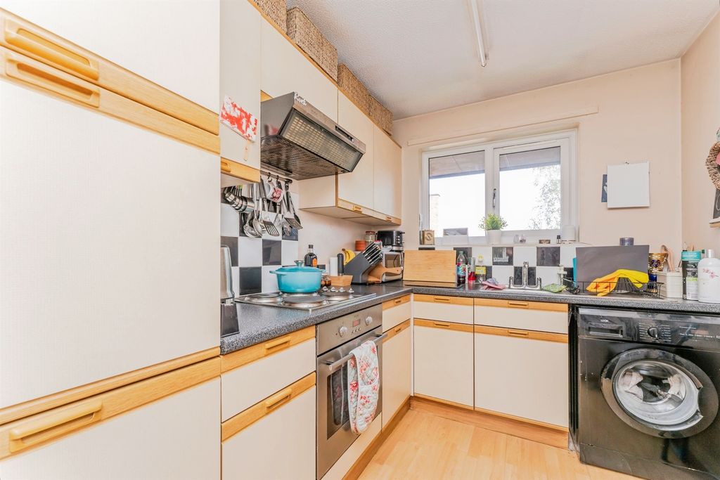 Additional image 6 of 2 bed flat for saleRussell Street, Kettering NN16