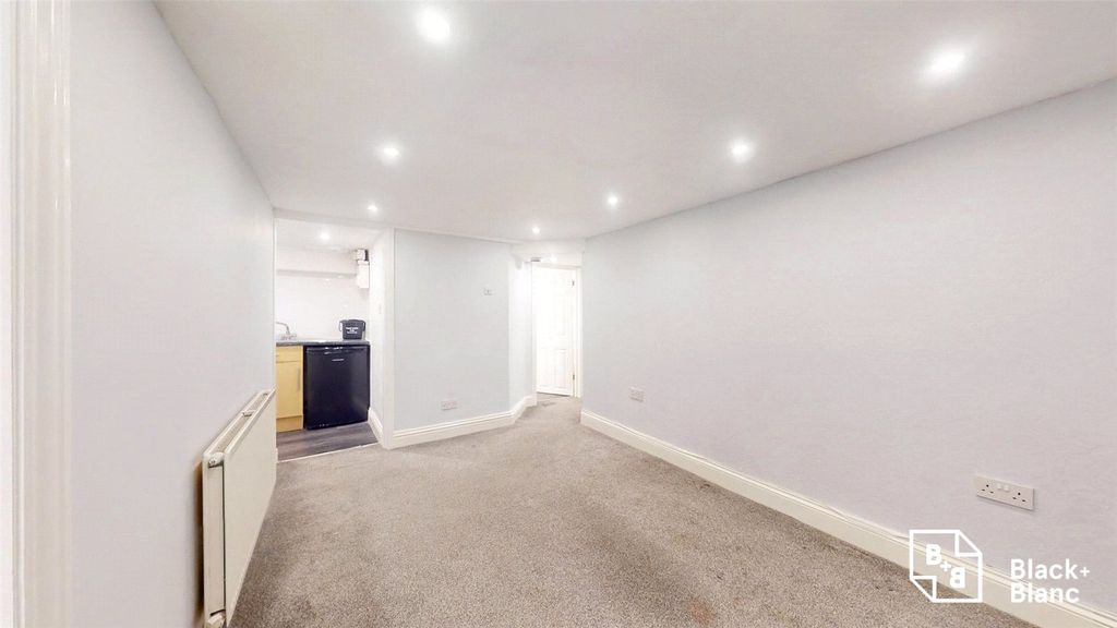 Property photo 3 of 7 Living Room