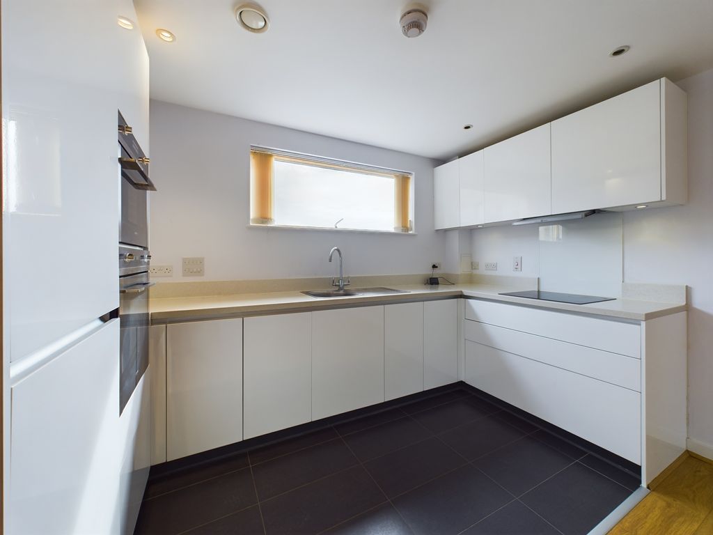 Property photo 3 of 10 Cam02545G0-Pr0219-Still005