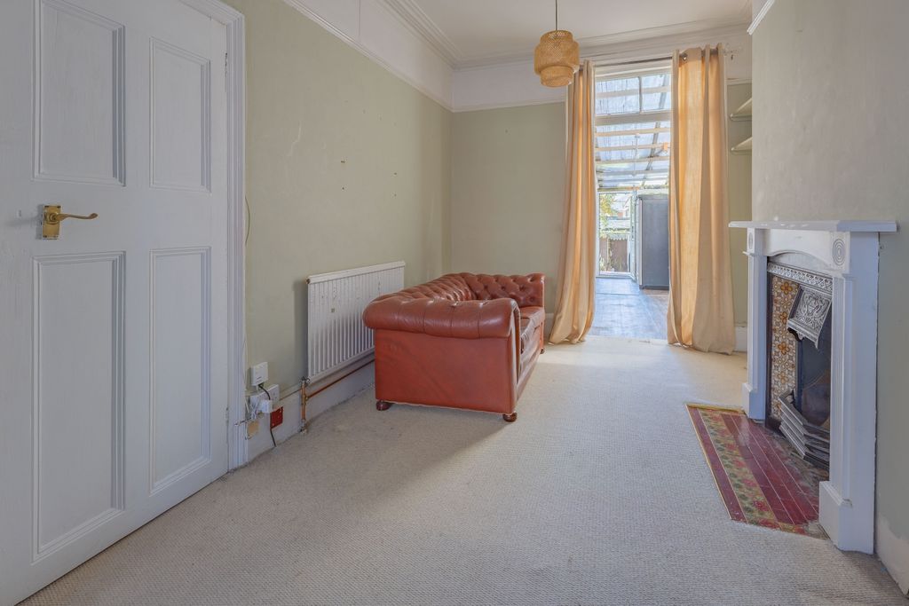 Property photo 3 of 23 Ewemove Taunton Greenway Avenue A (2)