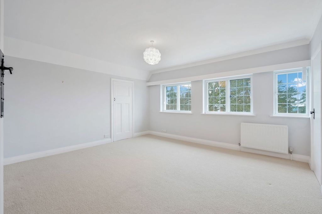 Property photo 3 of 31