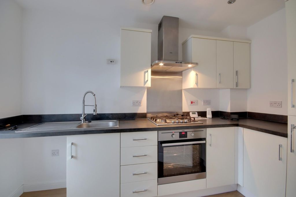 Property photo 3 of 9 Kitchen