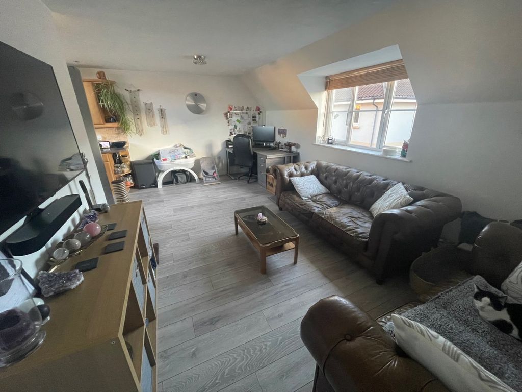 Property photo 2 of 11 Living Area