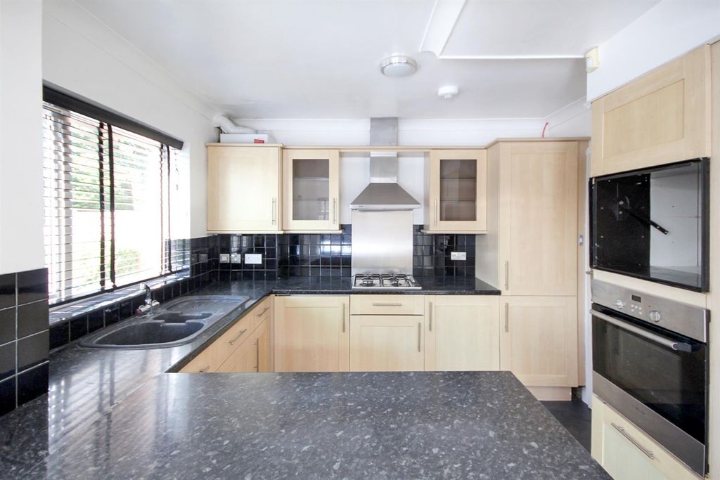 Property photo 3 of 16 Kitchen