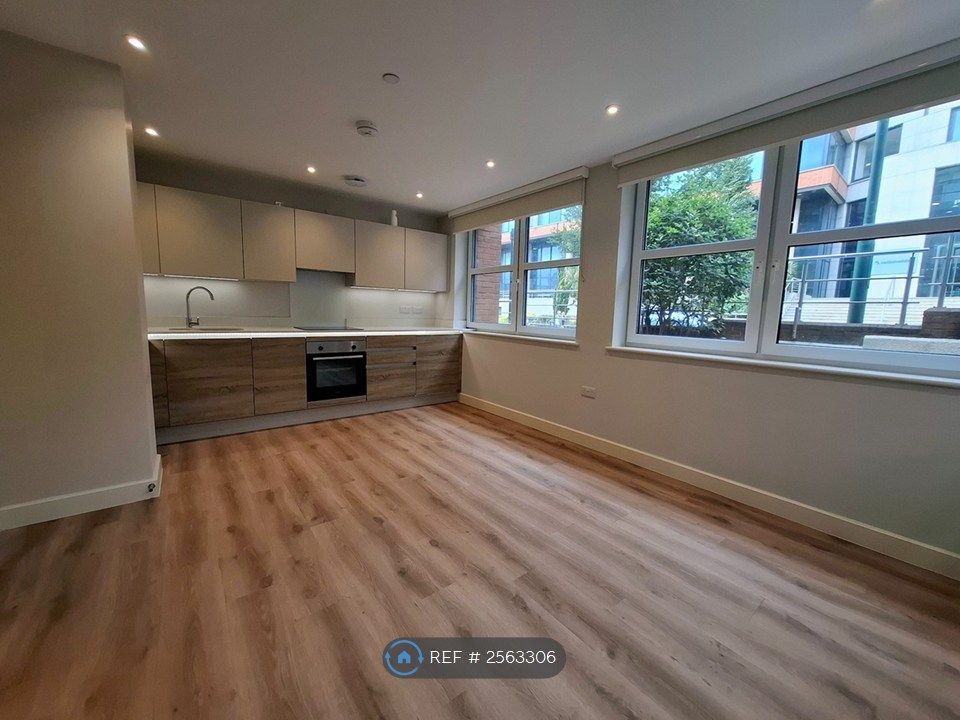 Property photo 2 of 17 Living Space