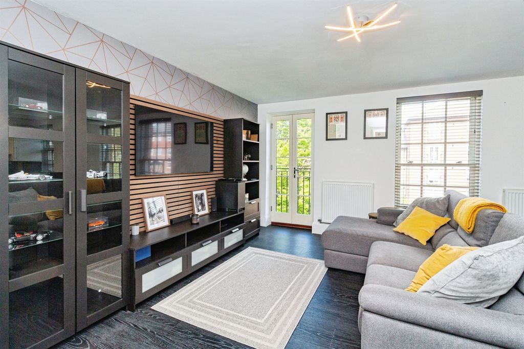 Property photo 3 of 11