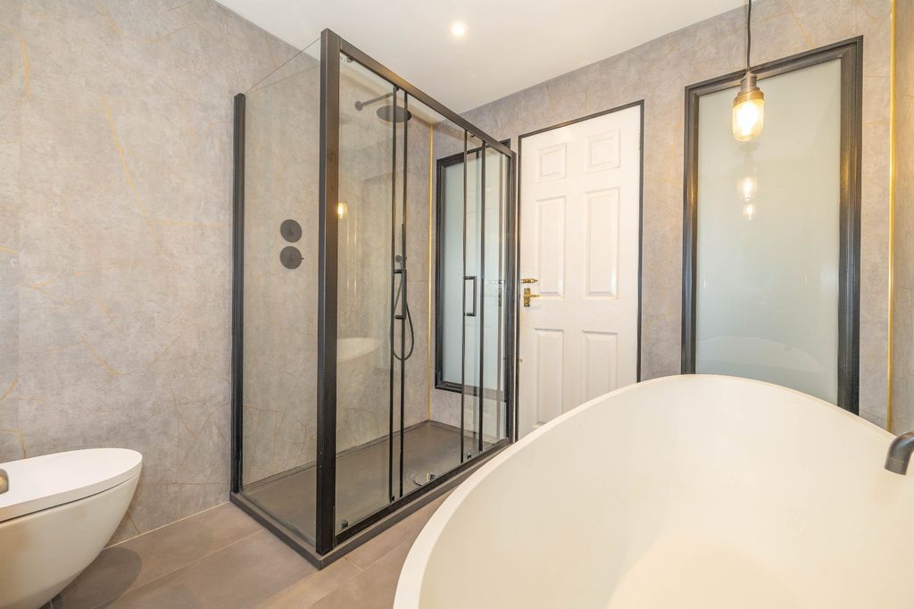 Property photo 3 of 17 Picture 3