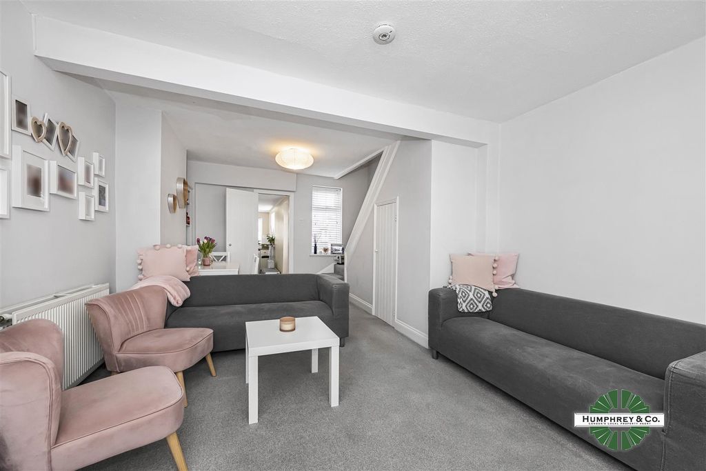 Property photo 2 of 14 21 Lower Road -007.Jpg