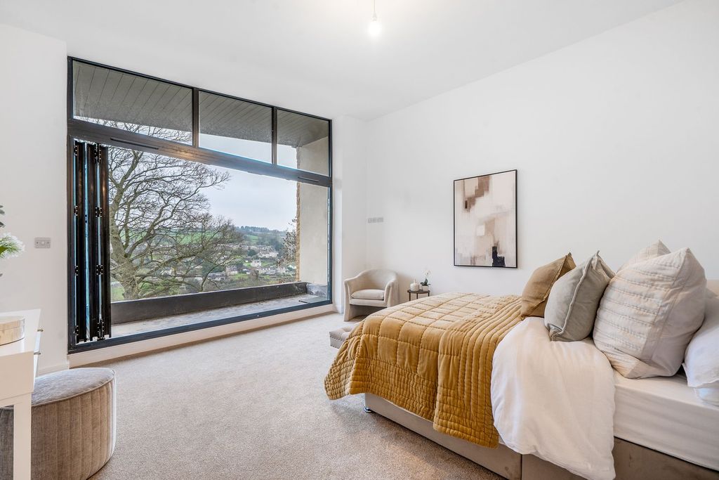 Property photo 3 of 25