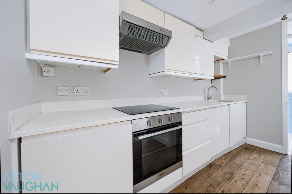 Property photo 3 of 11 5238742